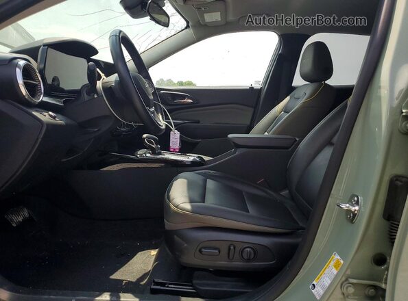 KL77LKEP3SC251942 2025 CHEVROLET TRAX Green Vista interior delantera