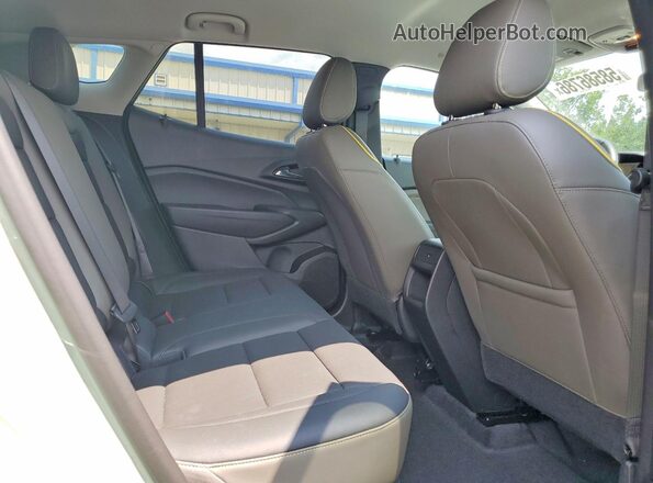 KL77LKEP3SC251942 2025 CHEVROLET TRAX Green Vista interior trasera