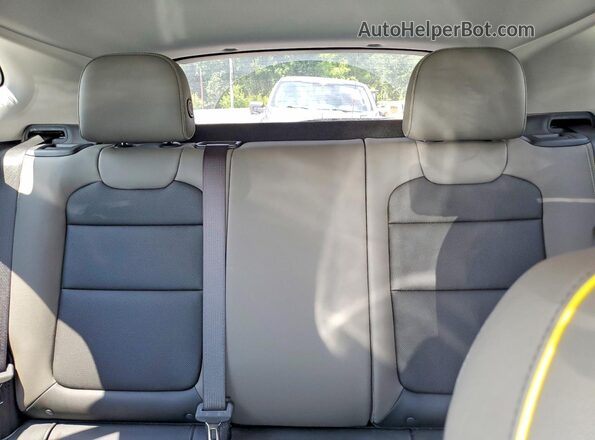 KL77LKEP3SC251942 2025 CHEVROLET TRAX Green Vista de los asientos traseros