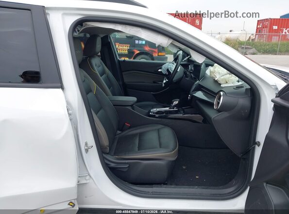 KL77LKEP4SC060465 2025 CHEVROLET TRAX Белый Вид салона спереди