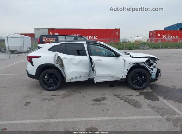 KL77LKEP4SC060465 2025 CHEVROLET TRAX Белый Вид задней части салона