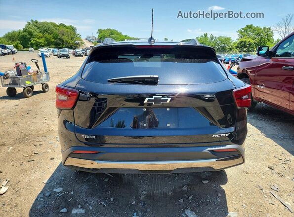 KL77LKEP4SC070784 2025 CHEVROLET TRAX Black Rear view