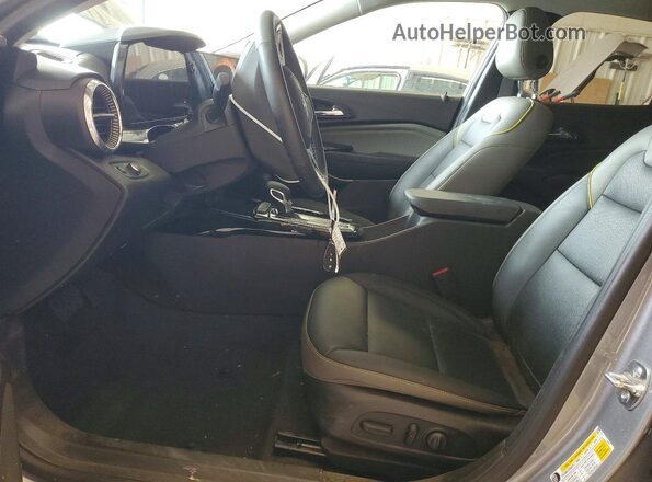 KL77LKEP5SC066307 2025 CHEVROLET TRAX Серебряный Вид салона спереди