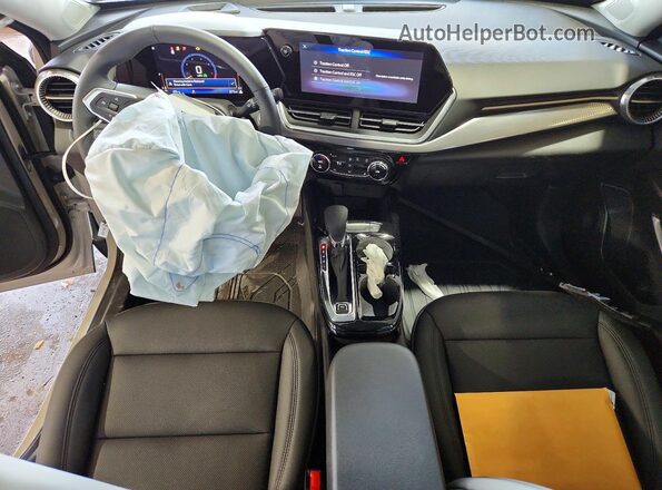 KL77LKEP6TC113376 2026 CHEVROLET TRAX Cream Вид панелі приладів