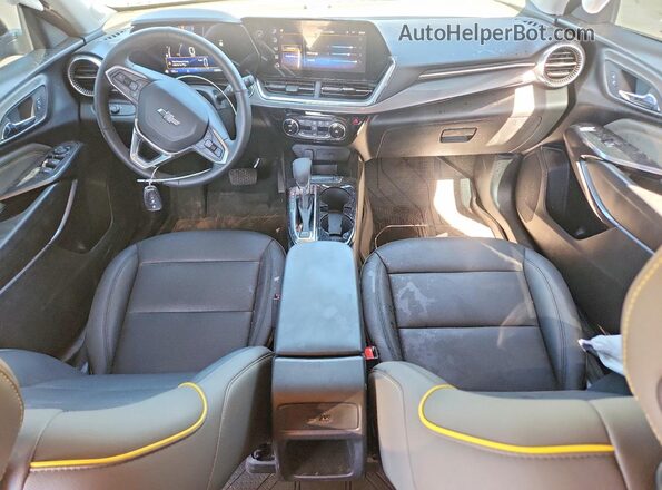 KL77LKEP7TC122846 2026 CHEVROLET TRAX Black Вид панелі приладів