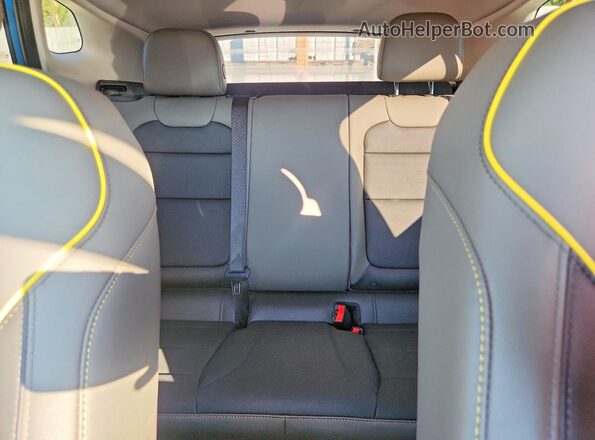 KL77LKEP8SC077723 2025 CHEVROLET TRAX Blue Vista de los asientos traseros