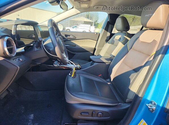 KL77LKEP8SC077723 2025 CHEVROLET TRAX Blue Vista interior delantera
