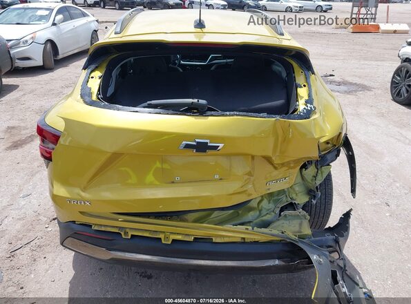 KL77LKEP8SC101504 2025 CHEVROLET TRAX Желтый Вид спереди