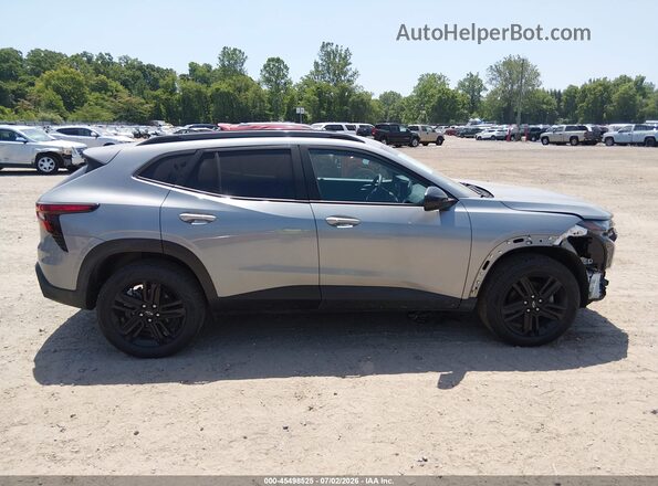 KL77LKEP8SC138942 2025 CHEVROLET TRAX Silver Widok wnętrza z tyłu