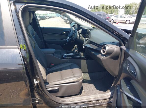KL77LKEP8SC209895 2025 CHEVROLET TRAX Black Widok wnętrza z przodu
