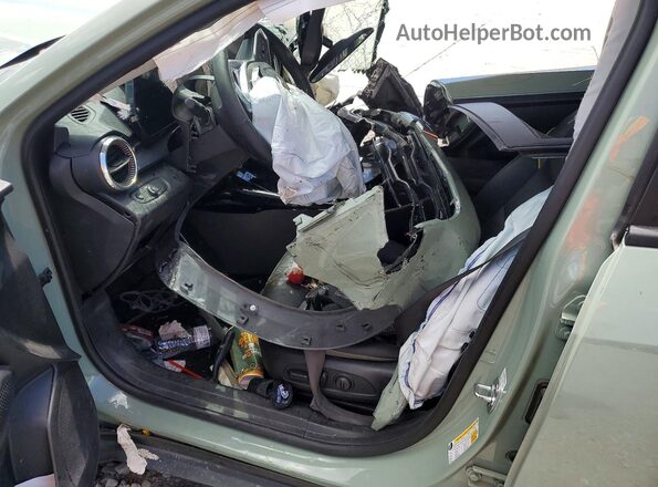 KL77LKEP8SC215521 2025 CHEVROLET TRAX Green Widok wnętrza z przodu
