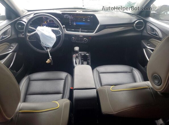 KL77LKEP8TC000402 2026 CHEVROLET TRAX Silver Առջևի վահանակի տեսք