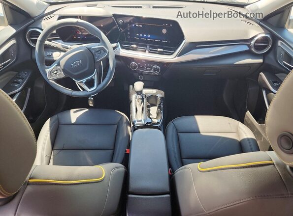 KL77LKEP8TC099223 2026 CHEVROLET TRAX Silver Dashboard view