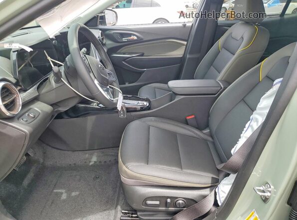 KL77LKEP8TC132804 2026 CHEVROLET TRAX Green Vista interior delantera