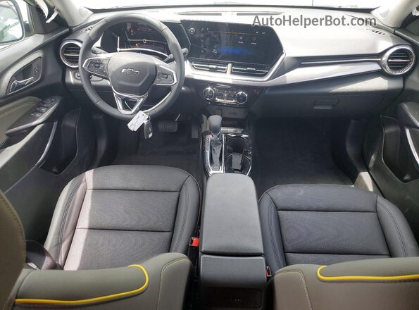 KL77LKEP8TC132804 2026 CHEVROLET TRAX Green Vista del salpicadero