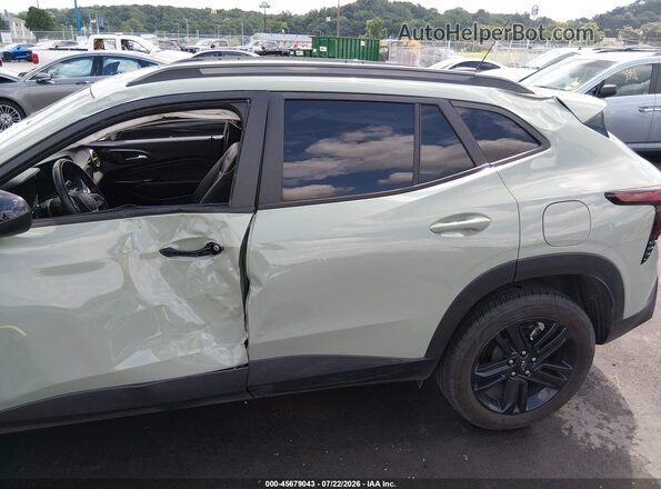 KL77LKEP9SC027123 2025 CHEVROLET TRAX Зеленый Вид спереди