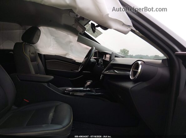 KL77LKEP9SC056525 2025 CHEVROLET TRAX Gray Vista interior delantera