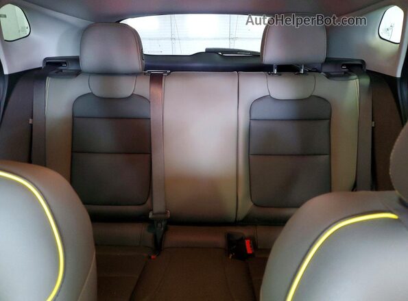 KL77LKEPXSC103111 2025 CHEVROLET TRAX Green Вид задніх сидінь
