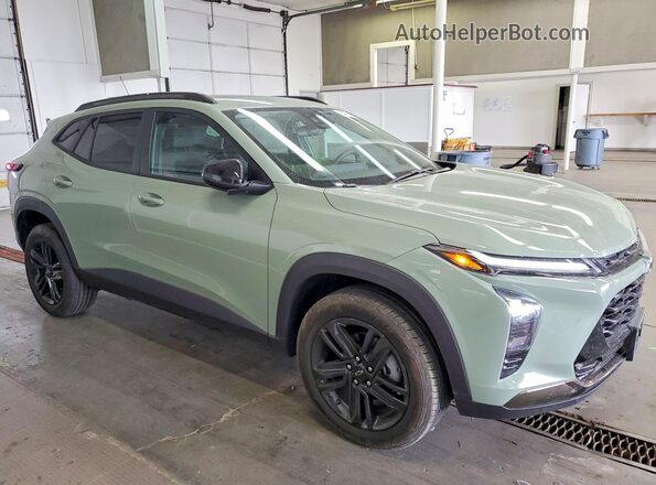 KL77LKEPXSC103111 2025 CHEVROLET TRAX Green Передня права чверть