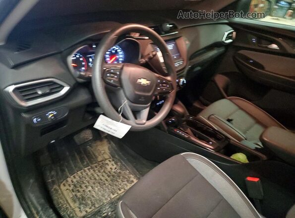 KL79MMS22MB030707 2021 CHEVROLET TRAILBLAZER Белый Вид панели приборов