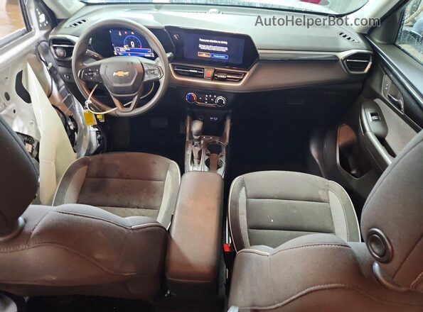 KL79MMS26RB065158 2024 CHEVROLET TRAILBLAZER White Առջևի վահանակի տեսք