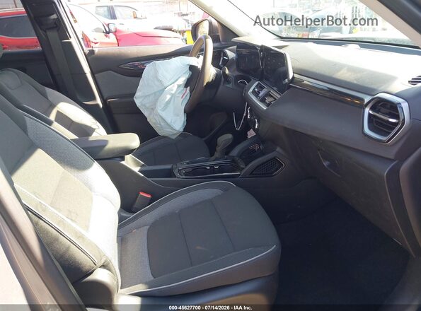 KL79MMSL3RB072156 2024 CHEVROLET TRAILBLAZER Серебряный Вид салона спереди