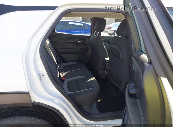 KL79MMSL7TB183882 2026 CHEVROLET TRAILBLAZER White Widok naklejki z numerem VIN