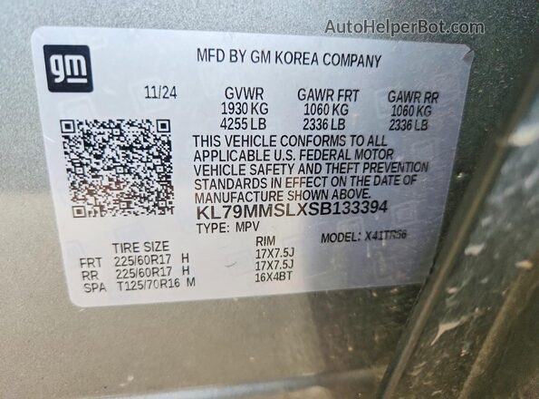 KL79MMSLXSB133394 2025 CHEVROLET TRAILBLAZER Gray Widok naklejki z numerem VIN