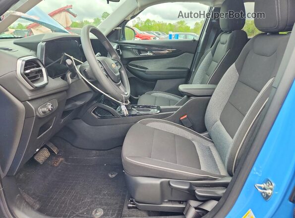 KL79MNSL6RB096036 2024 CHEVROLET TRAILBLAZER Синий Вид салона спереди
