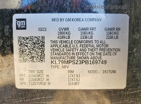 KL79MPS23PB169749 2023 CHEVROLET TRAILBLAZER Black Widok naklejki z numerem VIN