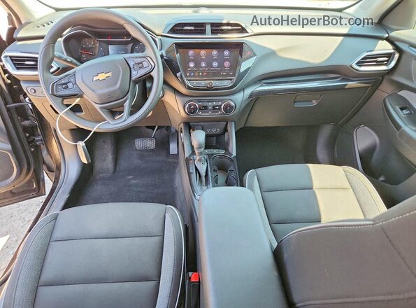 KL79MPS24NB013765 2022 CHEVROLET TRAILBLAZER Черный Вид панели приборов