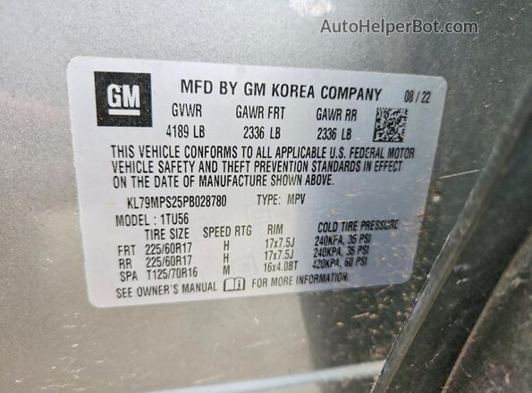 KL79MPS25PB028780 2023 CHEVROLET TRAILBLAZER Silver VIN კოდის სტიკერის ხედი