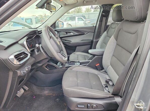 KL79MPS25PB028780 2023 CHEVROLET TRAILBLAZER Silver წინა სალონის ხედი