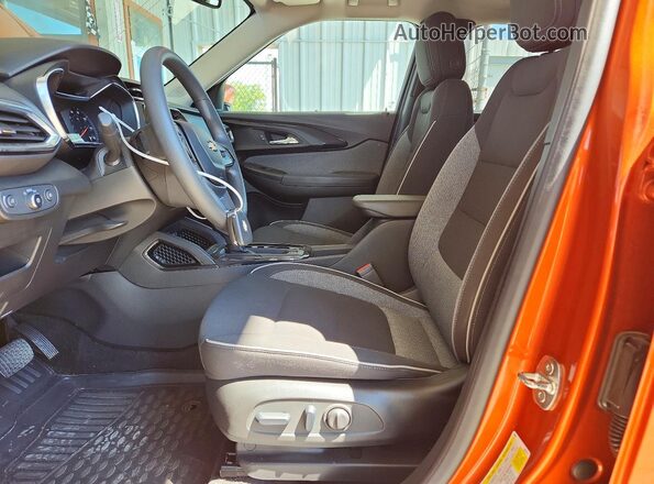 KL79MPSL2PB127002 2023 CHEVROLET TRAILBLAZER Orange Вид салону спереду