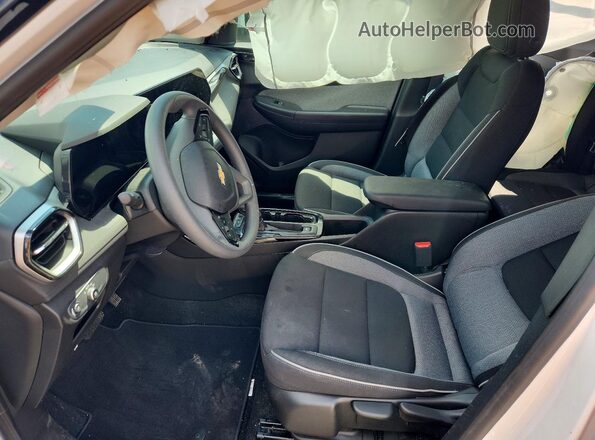 KL79MPSL3TB076037 2026 CHEVROLET TRAILBLAZER White წინა სალონის ხედი