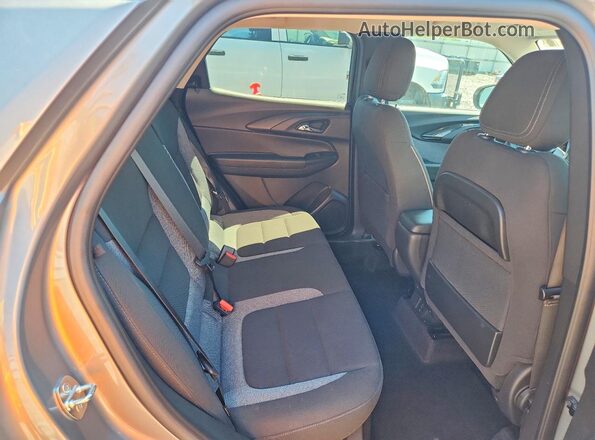 KL79MPSL4PB065084 2023 CHEVROLET TRAILBLAZER Silver Widok wnętrza z tyłu