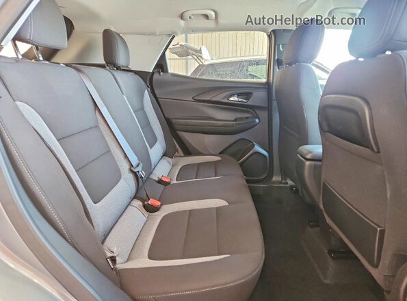 KL79MPSL8TB212064 2026 CHEVROLET TRAILBLAZER Silver უკანა სალონის ხედი