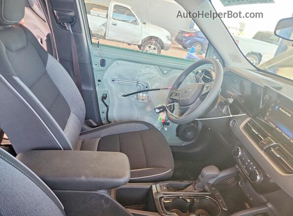 KL79MPSP9TB170586 2026 CHEVROLET TRAILBLAZER Teal Вид салону спереду