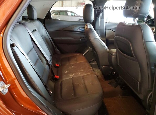 KL79MRSL1MB108609 2021 CHEVROLET TRAILBLAZER Оранжевый Вид задней части салона