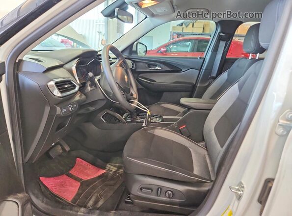 KL79MRSL3PB193764 2023 CHEVROLET TRAILBLAZER White წინა სალონის ხედი