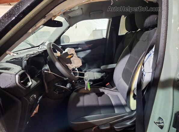 KL79MRSL3TB111459 2026 CHEVROLET TRAILBLAZER Green Widok wnętrza z przodu