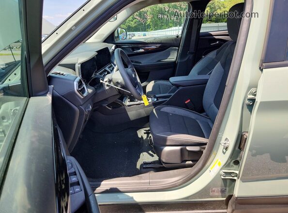 KL79MRSL3TB182029 2026 CHEVROLET TRAILBLAZER Green Widok wnętrza z przodu