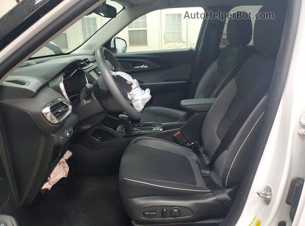 KL79MRSL5NB025878 2022 CHEVROLET TRAILBLAZER Белый Вид салона спереди