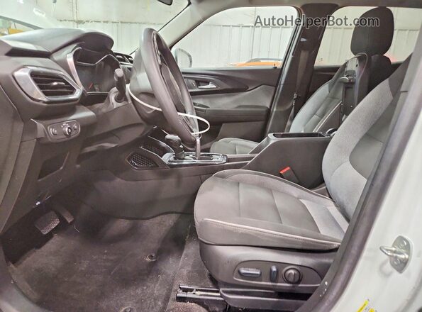 KL79MRSL6PB079242 2023 CHEVROLET TRAILBLAZER White Widok wnętrza z przodu