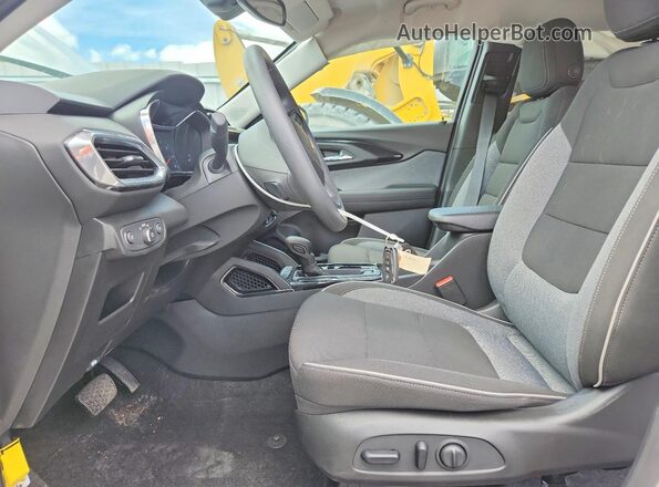 KL79MRSL6PB175937 2023 CHEVROLET TRAILBLAZER White Вид салону спереду