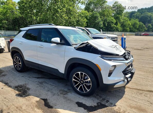 KL79MRSL8SB207442 2025 CHEVROLET TRAILBLAZER Белый Передняя правая четверть