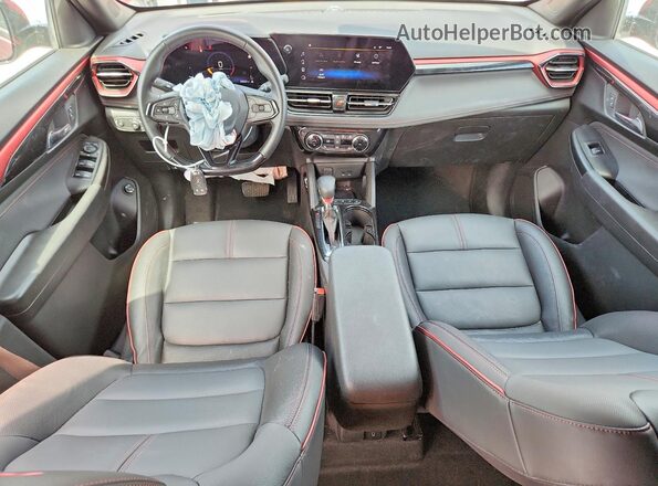 KL79MTSL4RB200379 2024 CHEVROLET TRAILBLAZER Red Widok deski rozdzielczej
