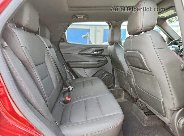 KL79MTSL4RB200379 2024 CHEVROLET TRAILBLAZER Red Widok wnętrza z tyłu