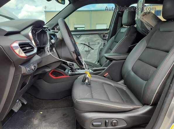 KL79MTSL5PB058556 2023 CHEVROLET TRAILBLAZER Charcoal Widok wnętrza z przodu