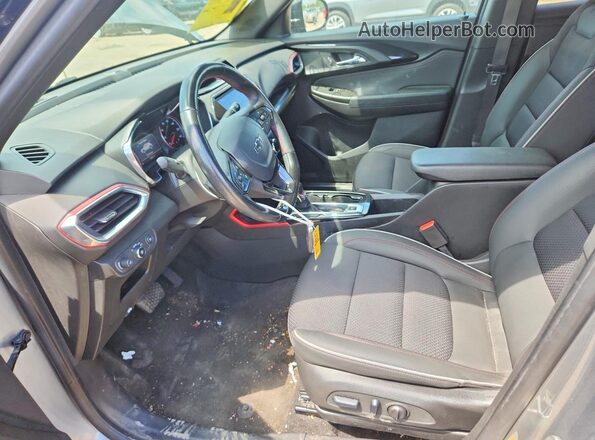 KL79MTSL5PB065085 2023 CHEVROLET TRAILBLAZER Silver წინა სალონის ხედი